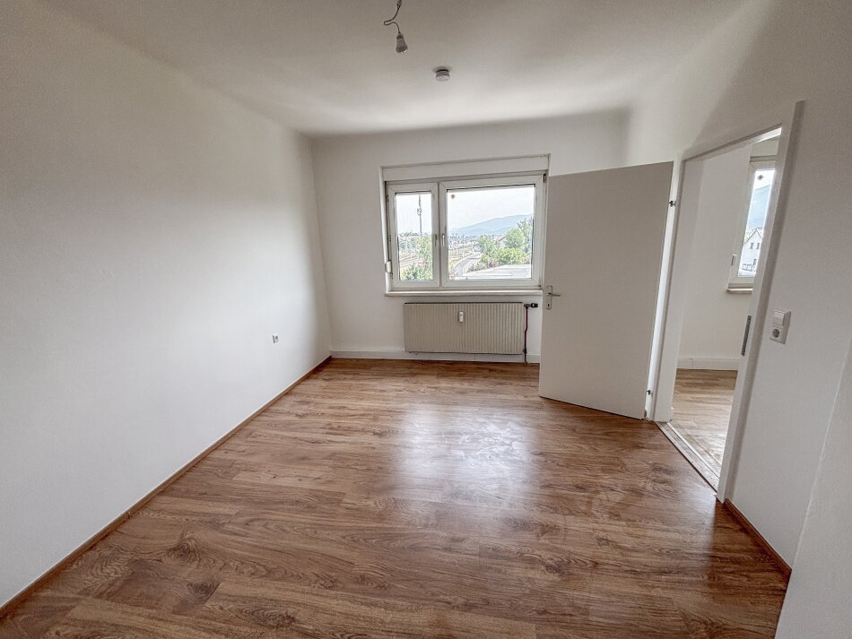 Teilsanierte, preiswerte Wohnung