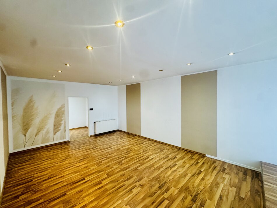 Zentral. Sichtbar. Erfolgreich. – Geschäftslokal im Erdgeschoss