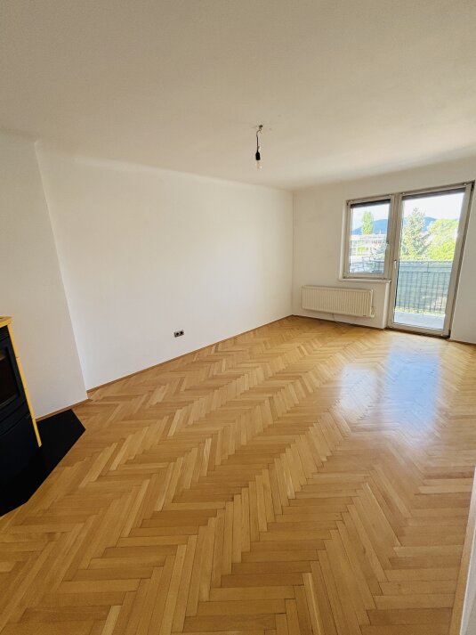 Helle 2-Zi Wohnung mit Balkon, Kamin & Einbauküche in Graz 4. Etage, Lift