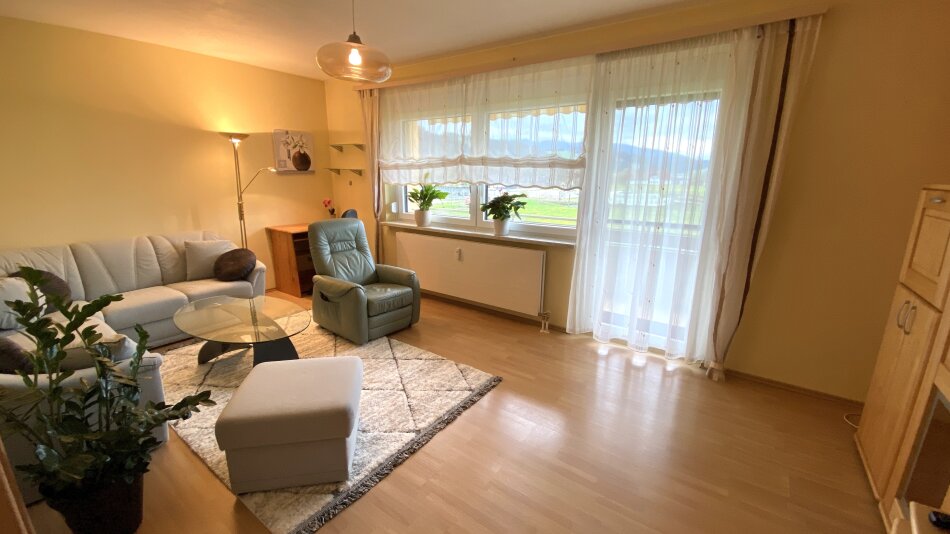 Apfelberg: Helle 2 Zimmer Mietwohnung mit 2 Loggia in ruhiger Lage