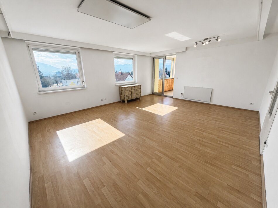Zeltweg: Sonnendurchflutete 3-Zimmer-Wohnung mit Südloggia und herrlicher Aussicht + Garage