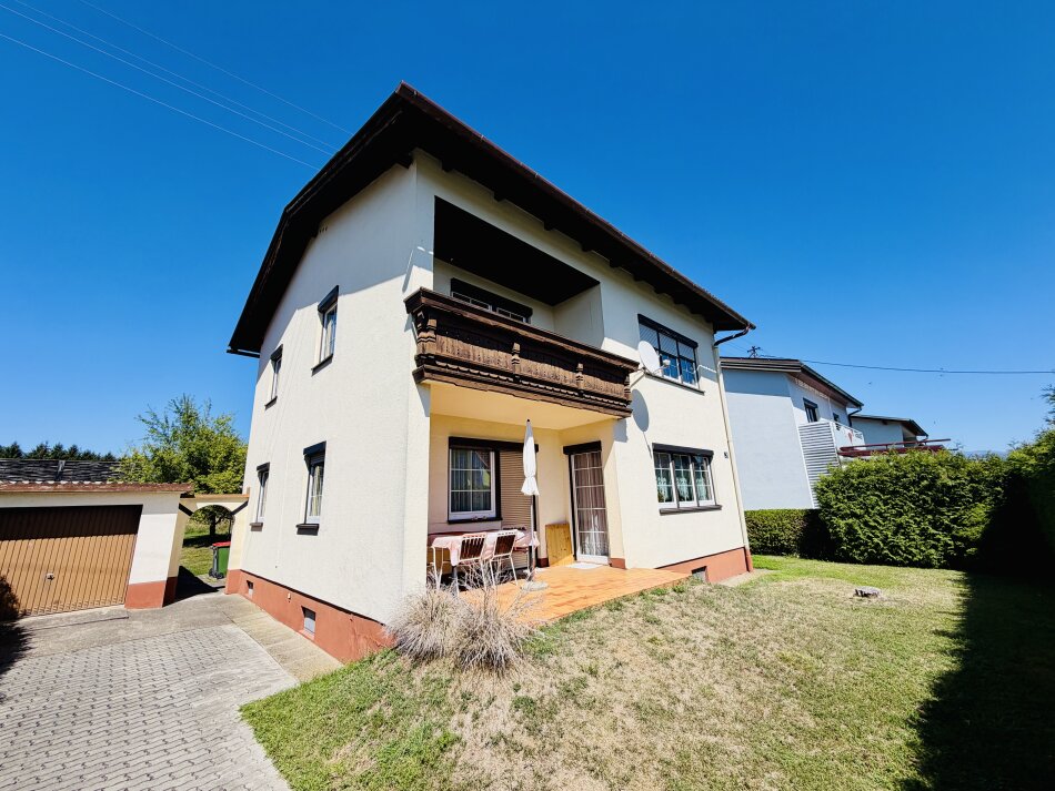 Zeltweg: großzügiges Einfamilienhaus mit 6 Zimmern auf ca 146 m2 WFL, Garage und schönem Grundstück
