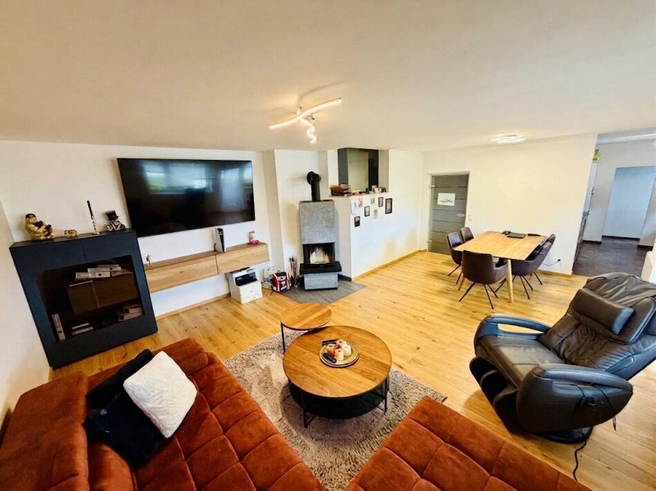 Fohnsdorf: Großzügige 4 Zimmer Mietwohnung mit ca 101 m2 WFL, Balkon & Carport