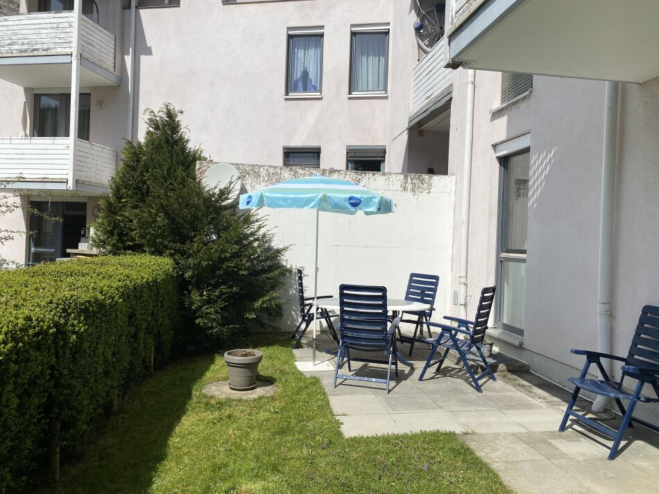Foto - Mürzzuschlag: 2 Zimmer Garten-Wohnung mit 40 m2 großer Terrasse, tollem Ausblick ins Grüne und Carport!