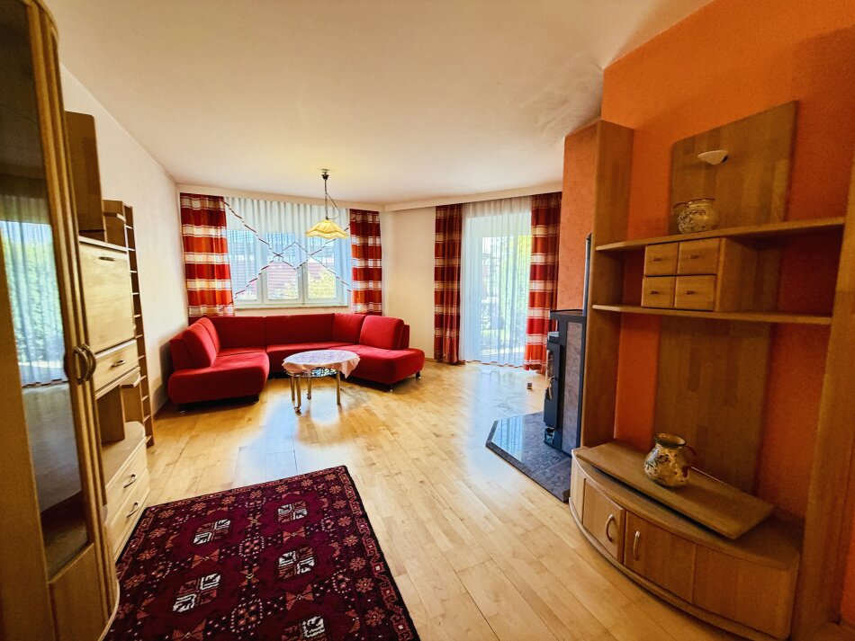 Apfelberg: 85 m2 Wohnkomfort mit 3 Zimmer – Erdgeschosswohnung mit Terrasse und Carport