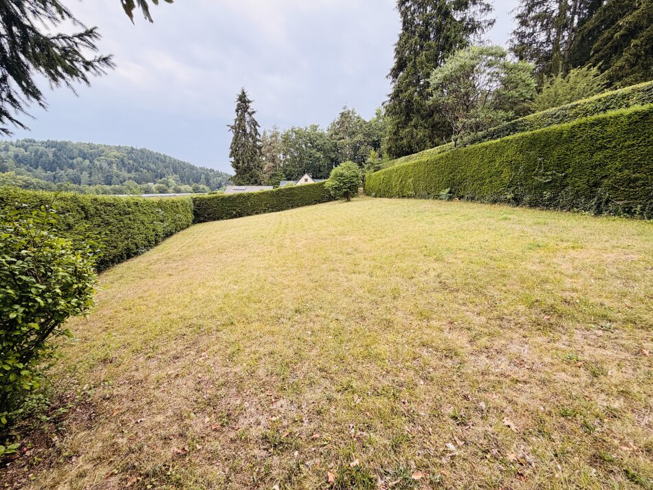 Bereit für Ihr neues Zuhause – Baugrundstück ca.858m2 mit Gartenhütte & Heckenbestand!!