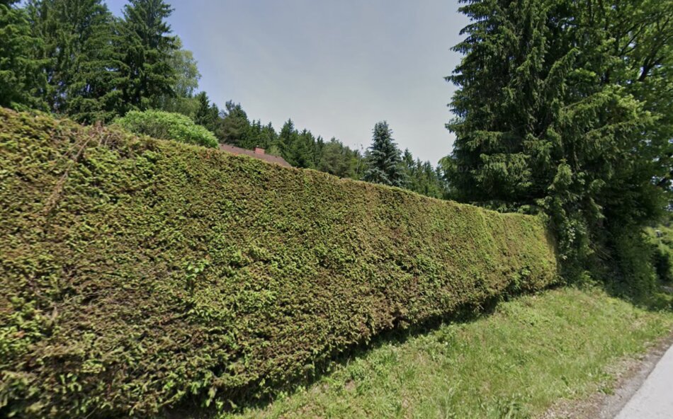 Bereit für Ihr neues Zuhause – Baugrundstück ca.858m2 mit Gartenhütte & Heckenbestand!!